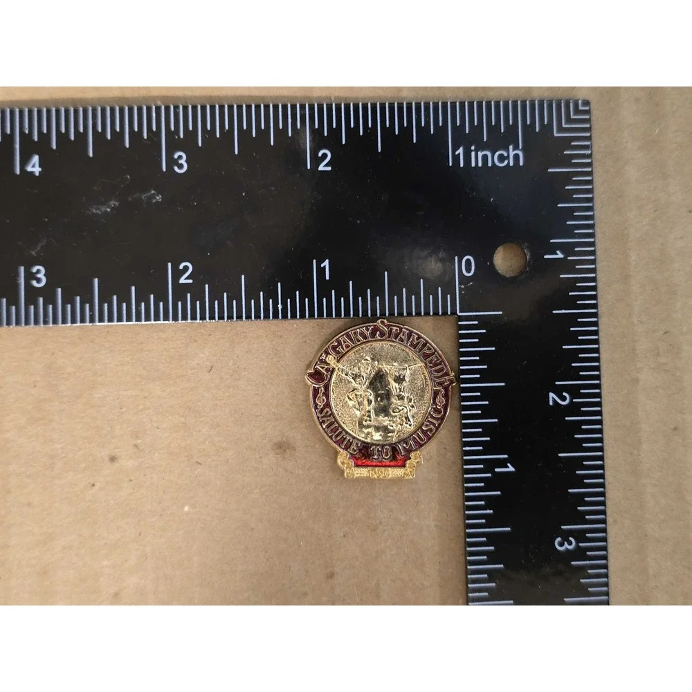 1990 Calgary Stampede Salute To Music Rodeo Alberta Lapel Vest Hat Pin E27